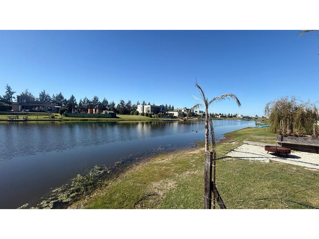 VENTA DE TERRENO 855m2 AL AGUA EN NAUDIR 