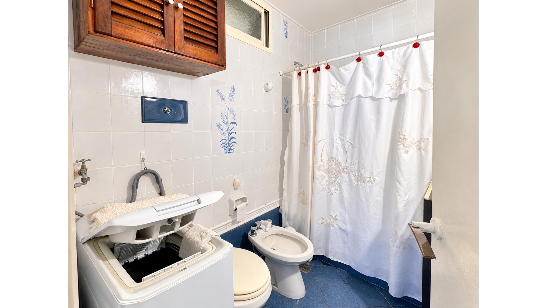 Arenales 2800 9°  – ARS800.000 – Departamento – en Alquiler