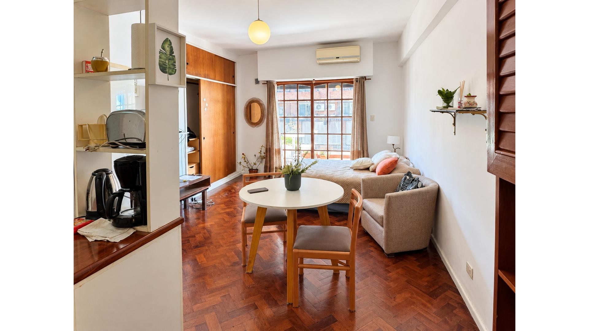 Arenales 2800 9°  – ARS800.000 – Departamento – en Alquiler
