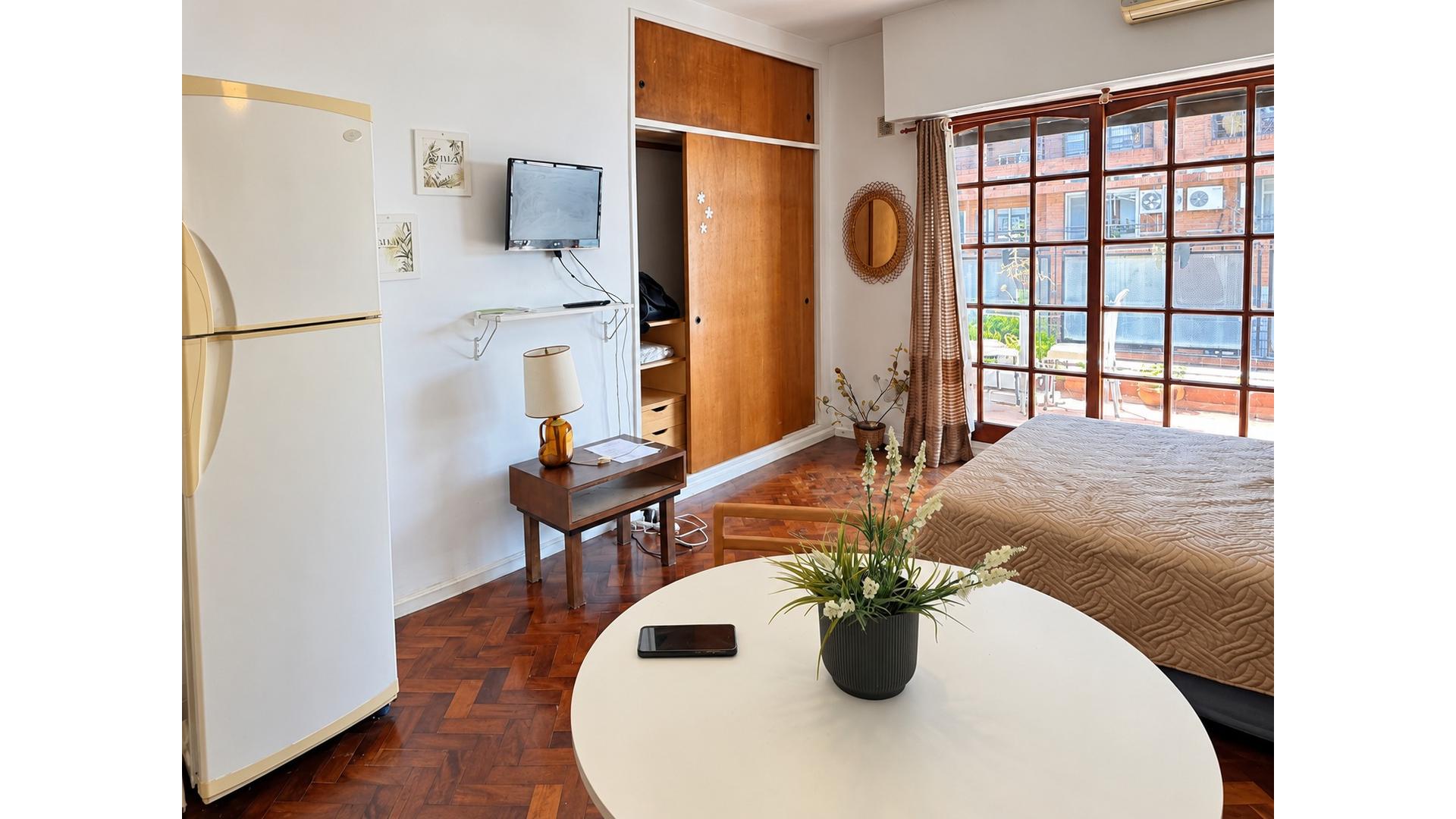 Arenales 2800 9°  – ARS800.000 – Departamento – en Alquiler