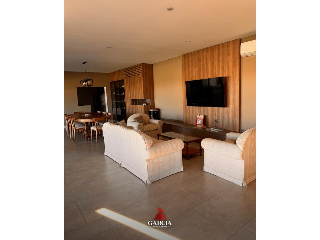 VENDE HERMOSA CASA CON PILETA Y JACUZZI - foto 2