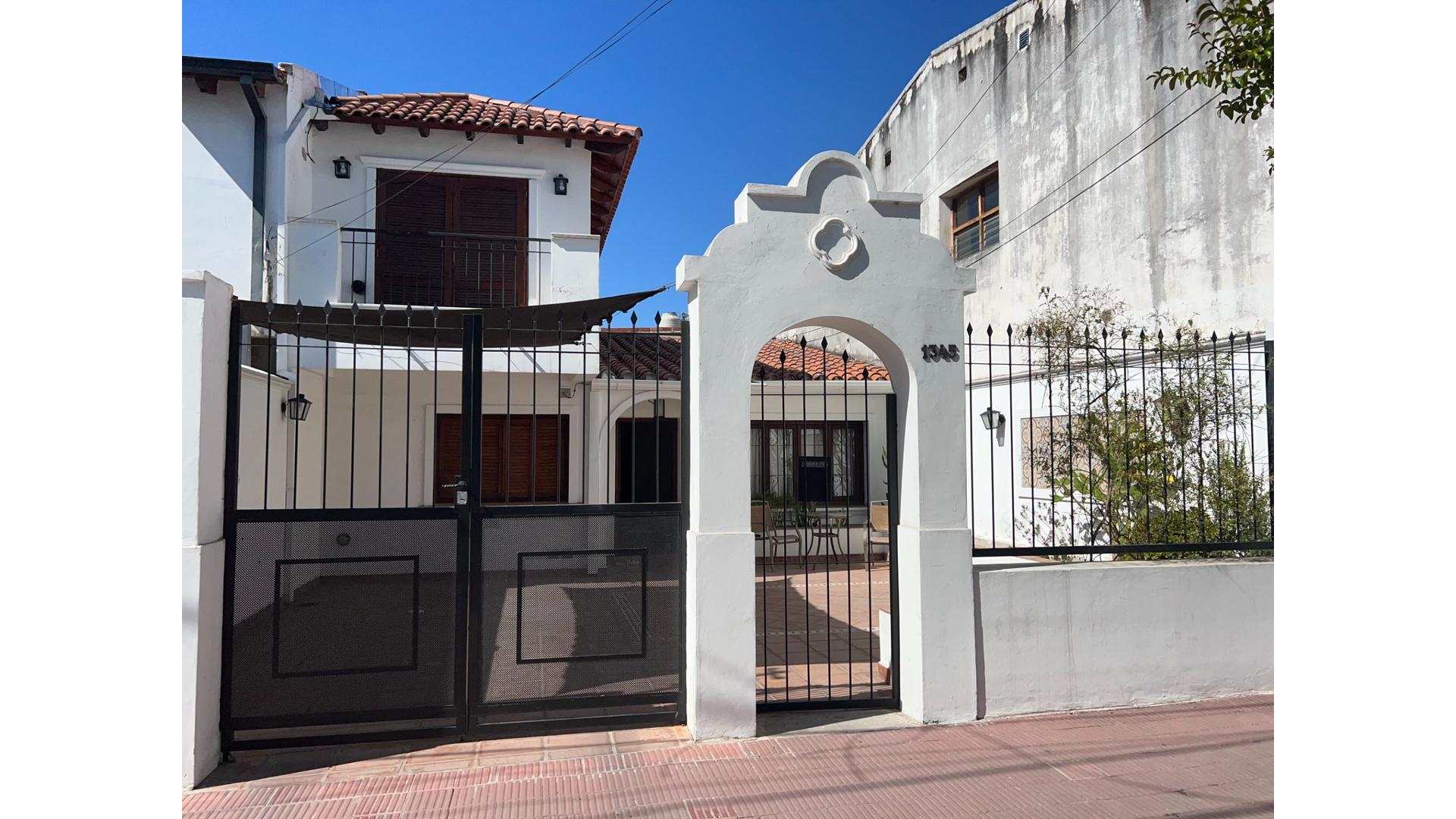 Rivadavia  1300 - U$D 120.000 - Casa en Venta
