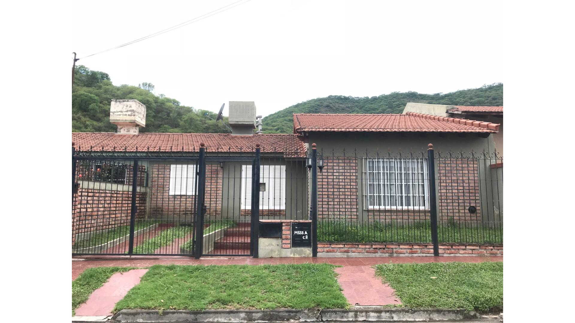 Los Profesionales   - U$D 115.000 - Casa en Venta