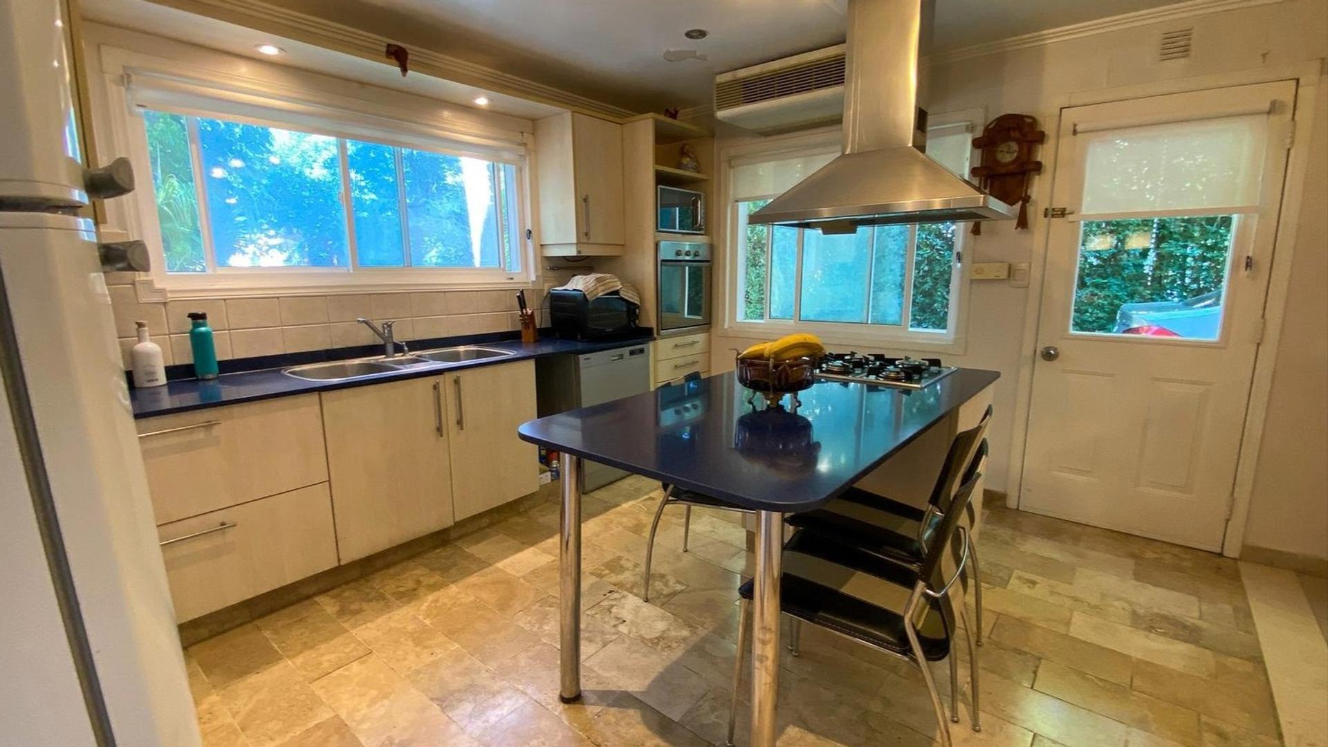 Los Robles 100 – USD850.000 – Casa – en Venta