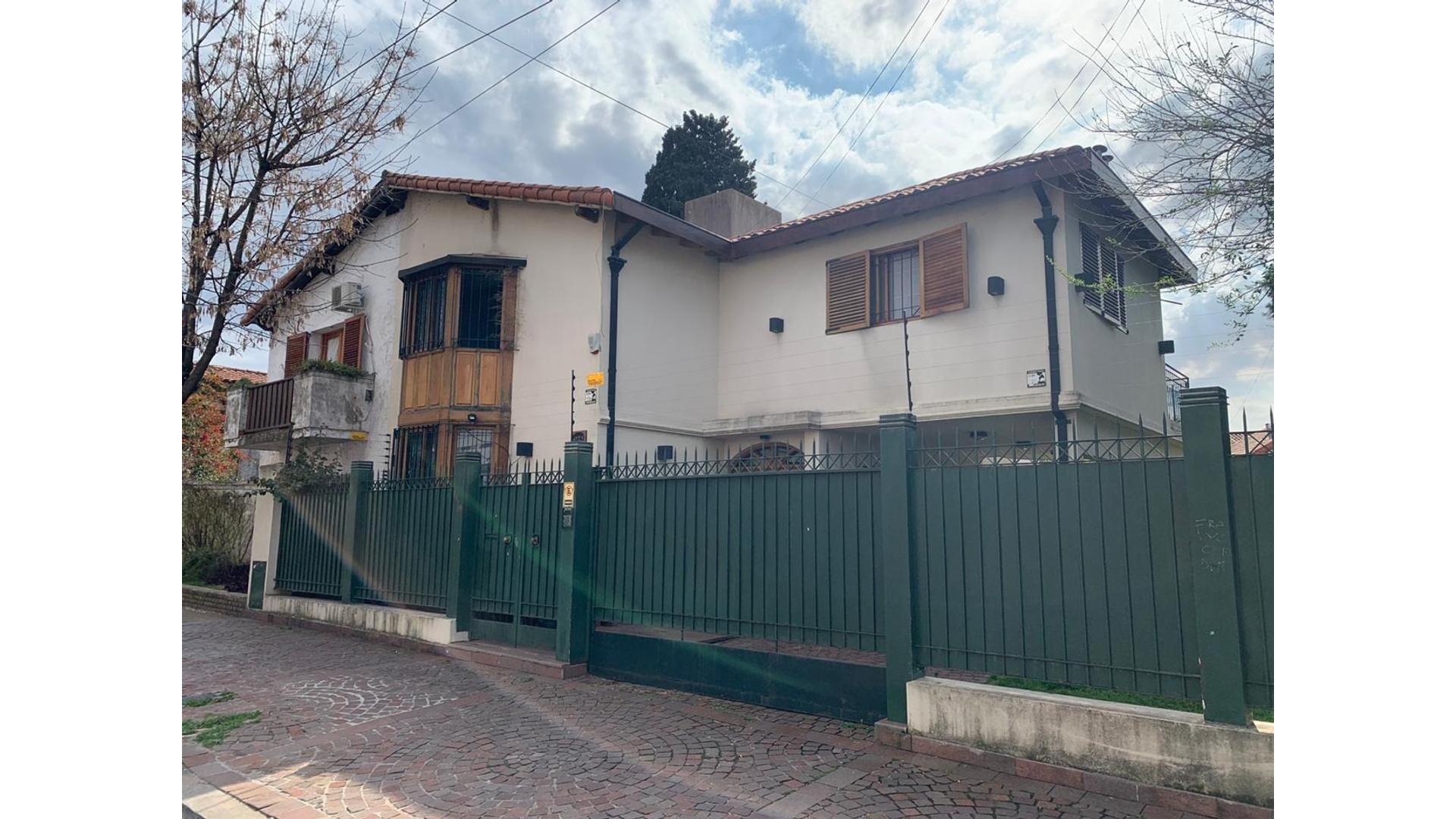 Hermosa Casa en Barrio Parque Saavedra 4 amb.Parque/piscina