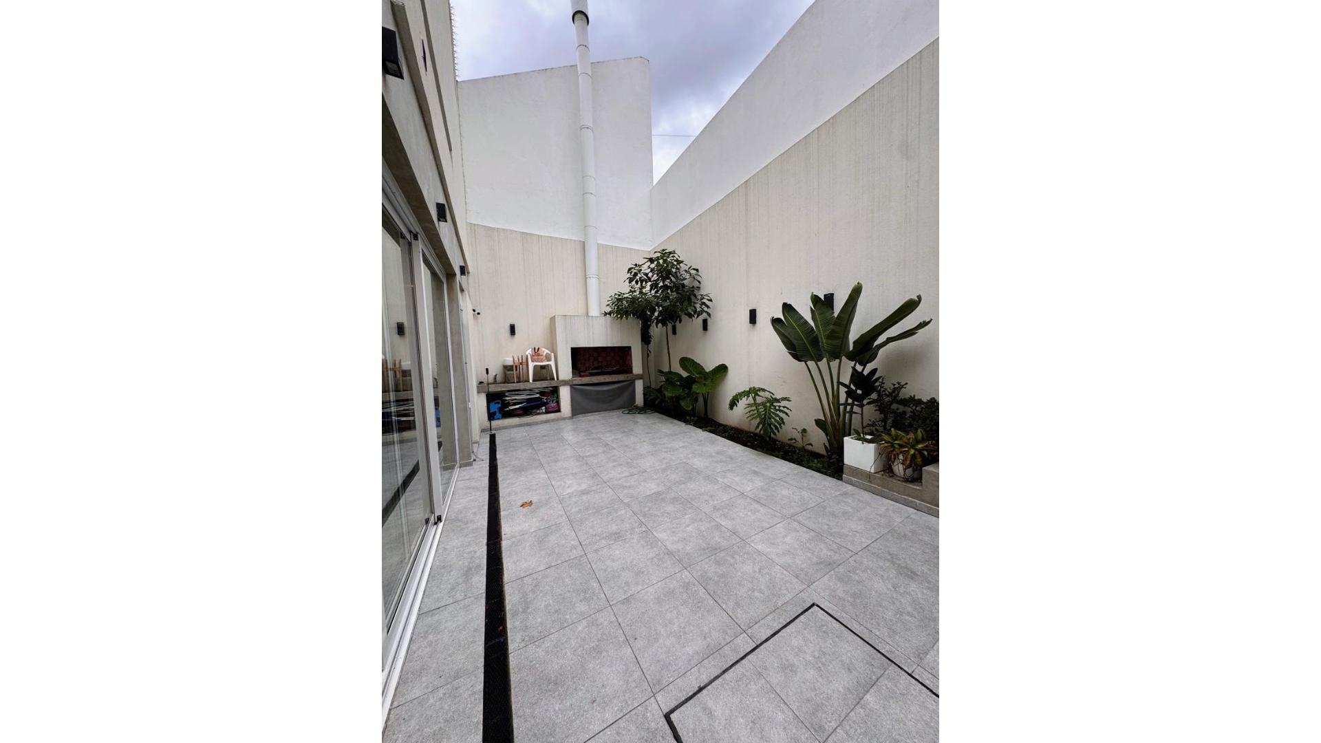 Campana 2300 – USD440.000 – Casa – en Venta