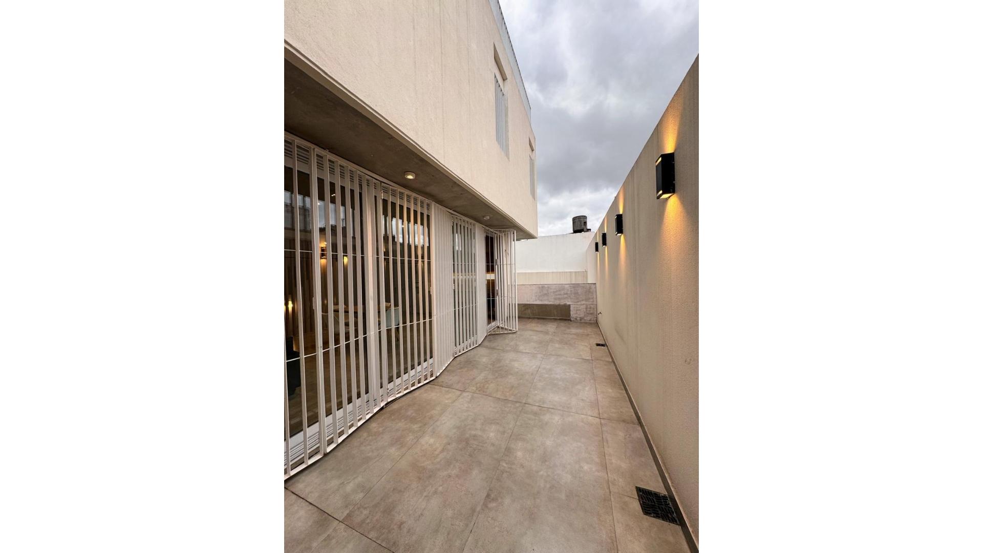 Campana 2300 – USD440.000 – Casa – en Venta
