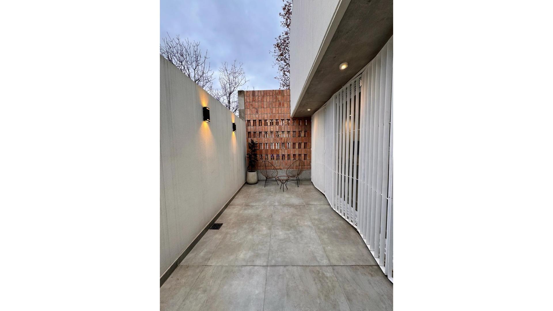 Campana 2300 – USD440.000 – Casa – en Venta