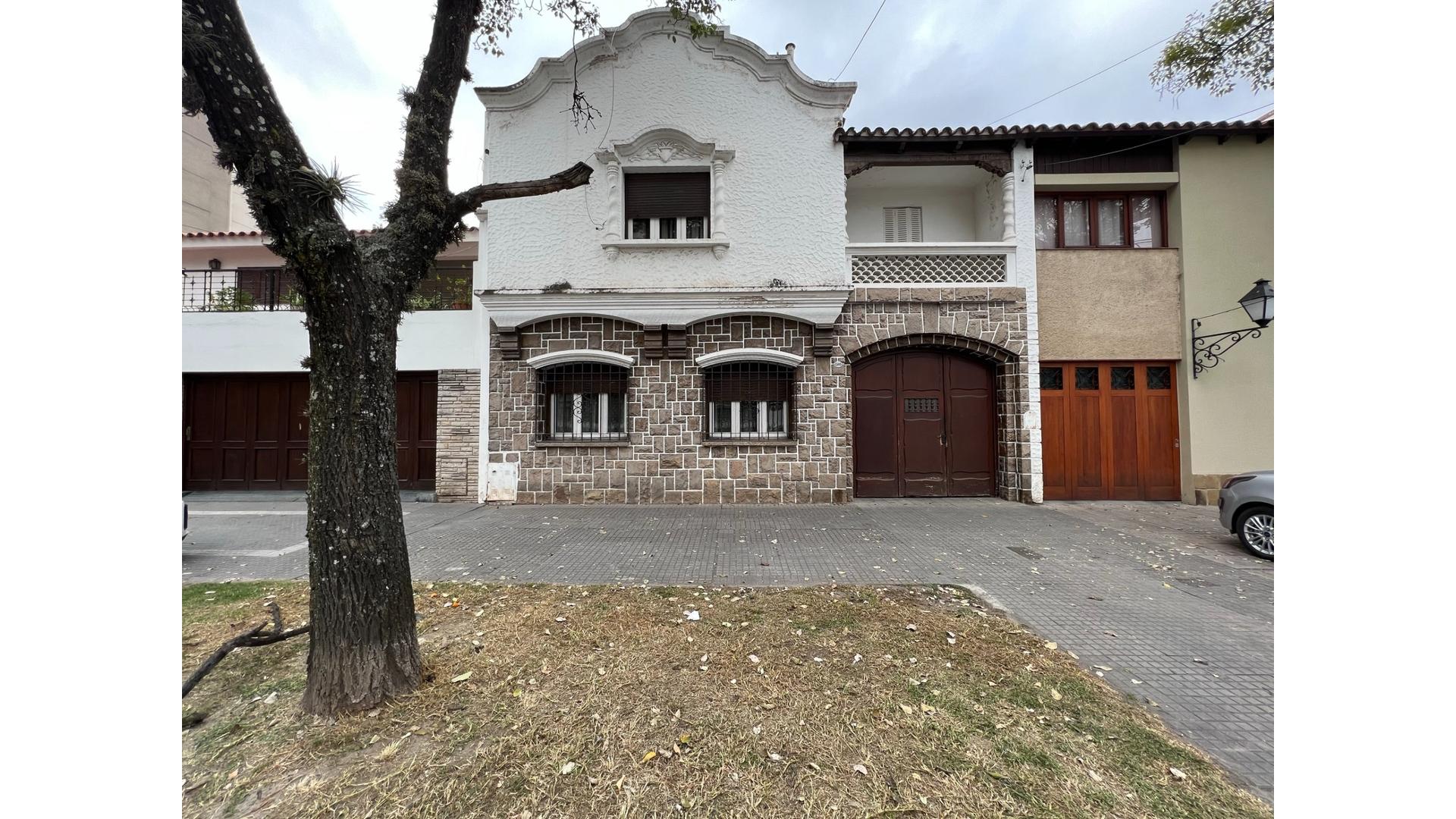 Av. Belgrano  1500 - U$D 250.000 - Casa en Venta