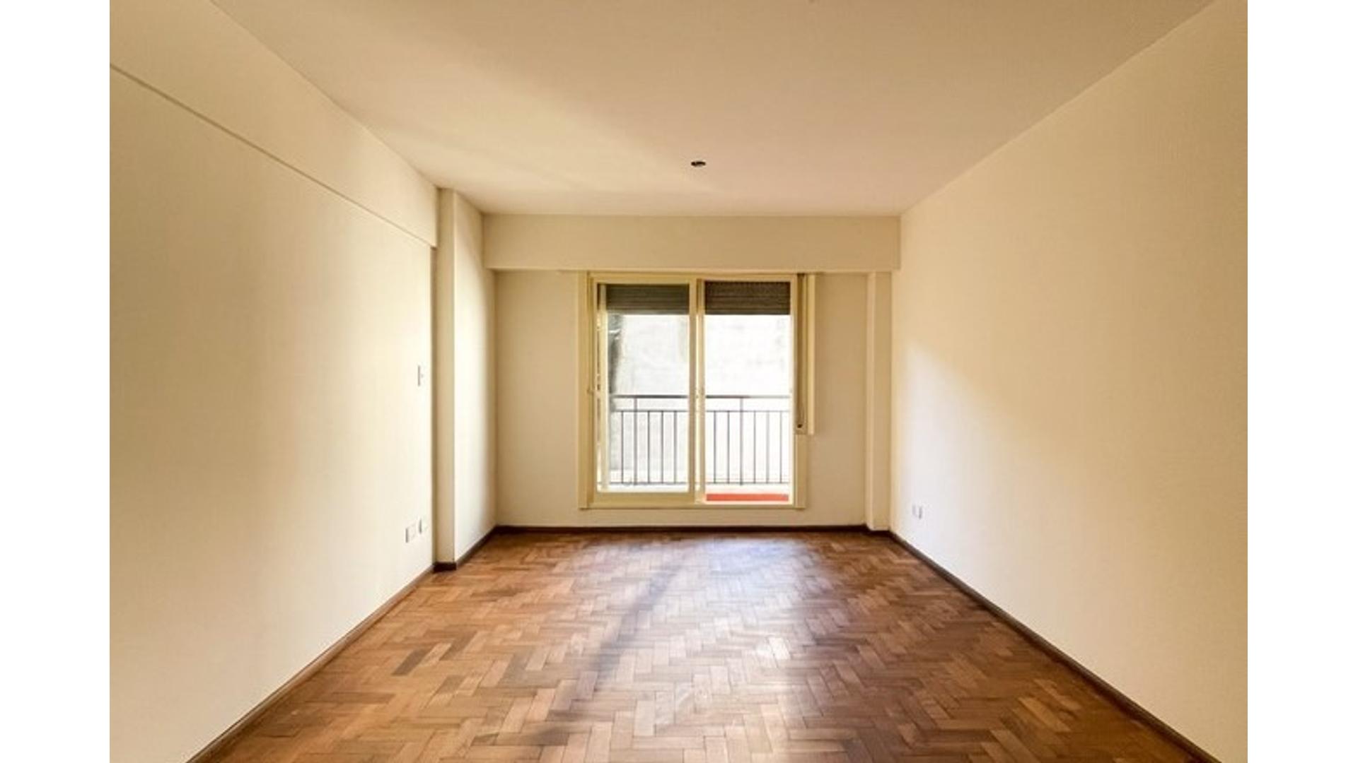 Departamento de 2 dormitorios + Cochera en zona Centro