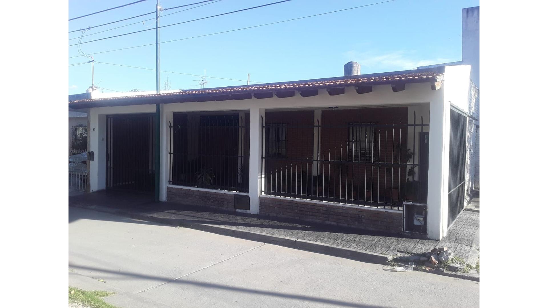 Los Granaderos  100 - U$D 65.000 - Casa en Venta