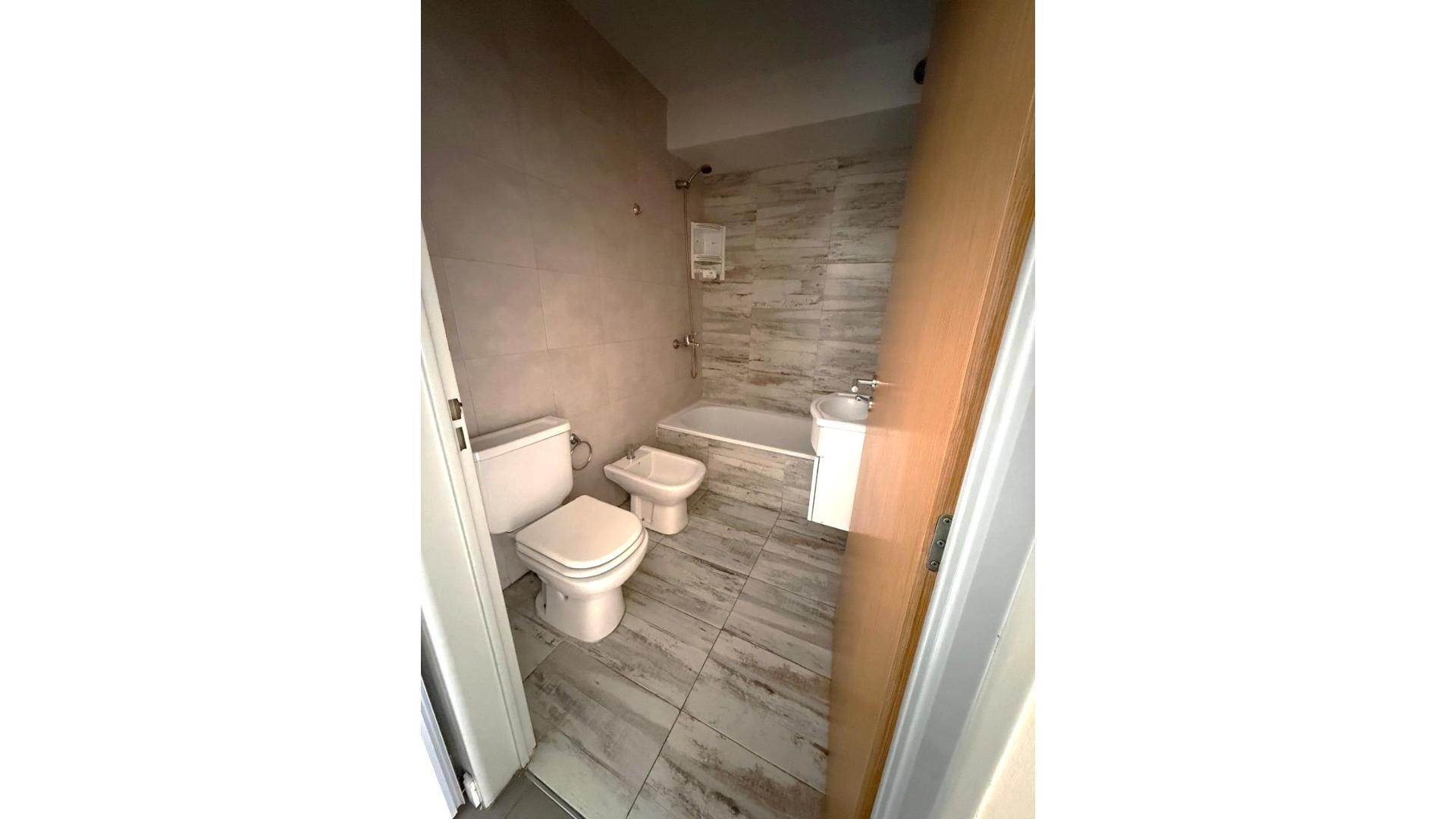 Dr Juan Felipe Aranguren 2300 6°  – ARS600.000 – Departamento – en Alquiler