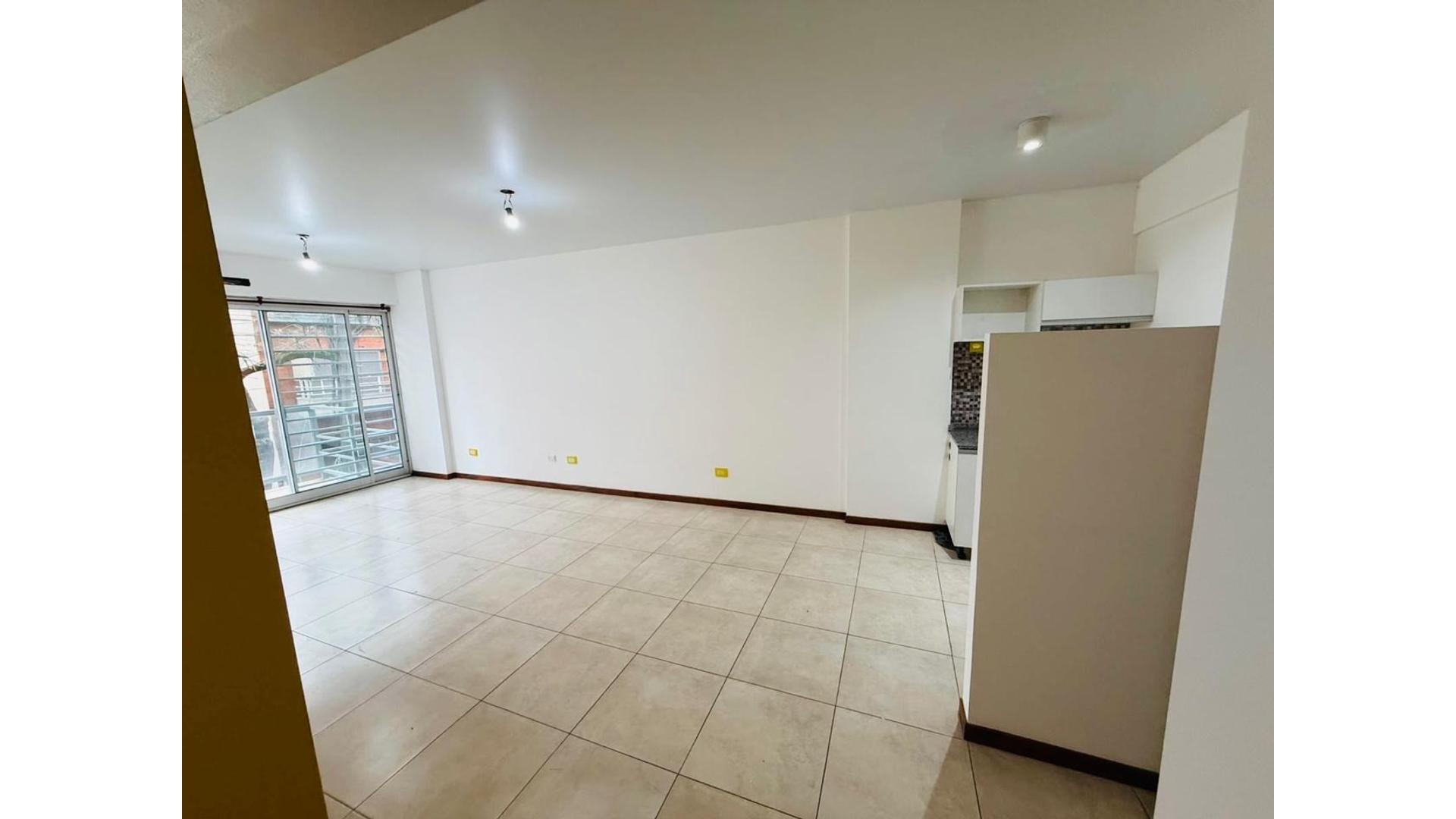 Granaderos 800 1°  – ARS600.000 – Departamento – en Alquiler