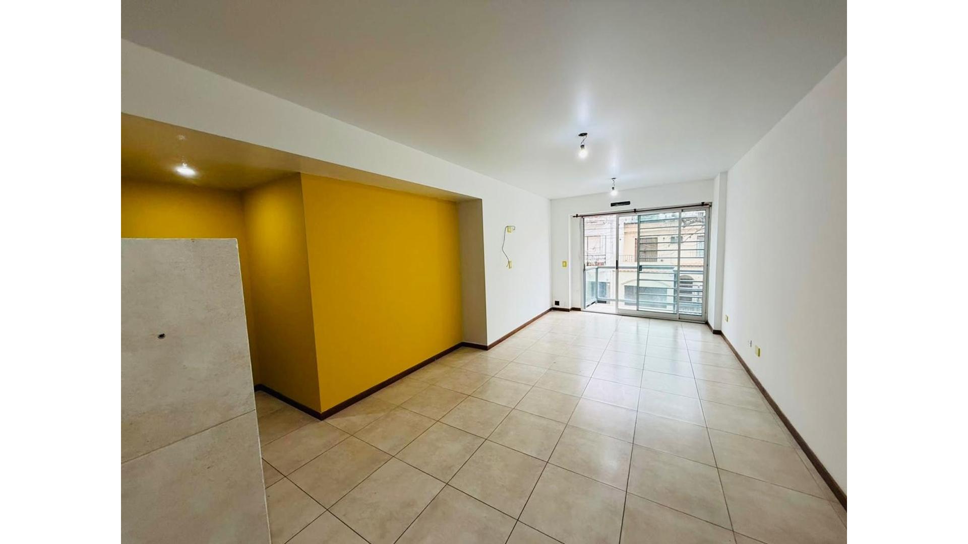 Granaderos 800 1°  – ARS600.000 – Departamento – en Alquiler
