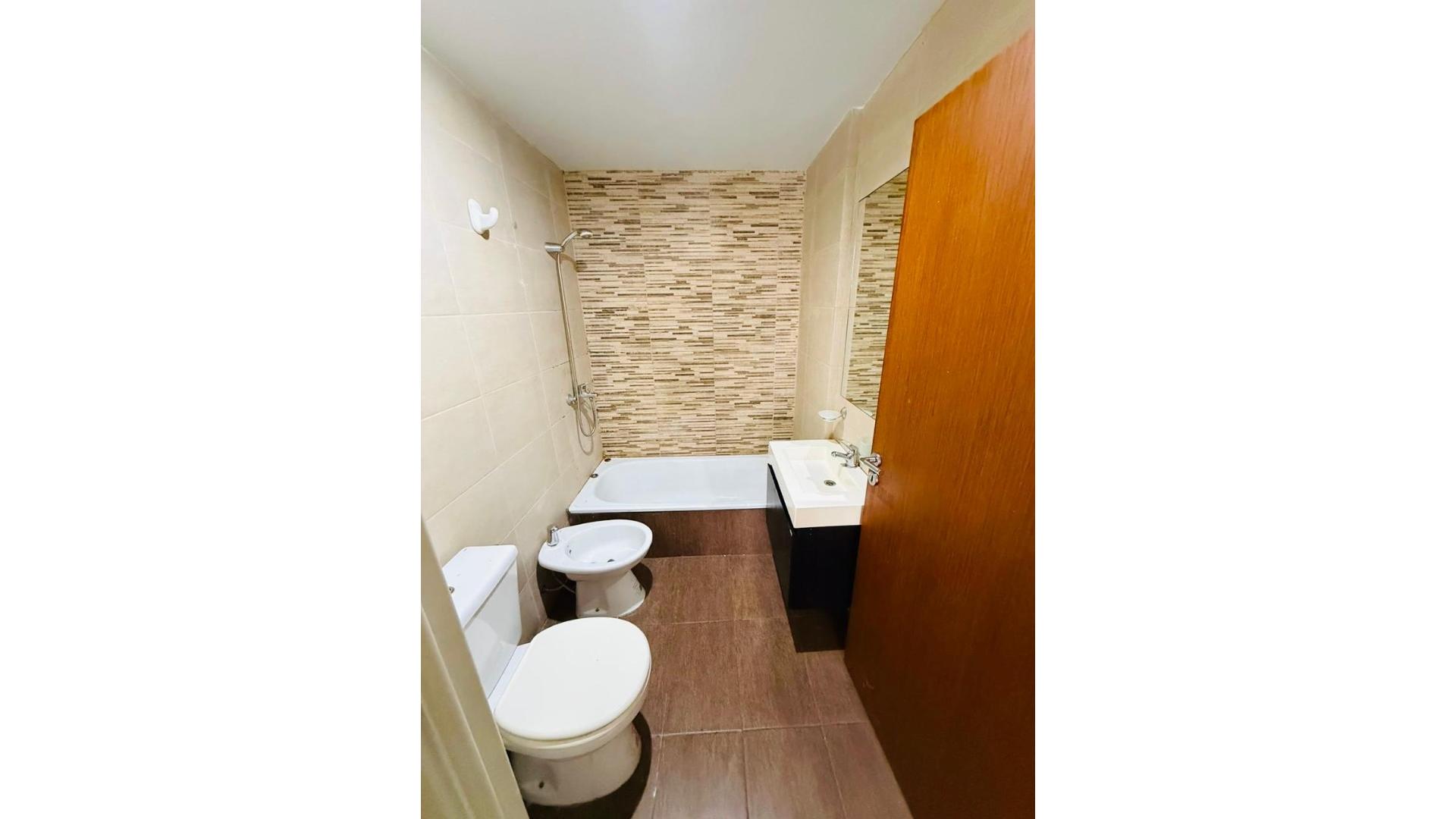 Granaderos 800 1°  – ARS600.000 – Departamento – en Alquiler