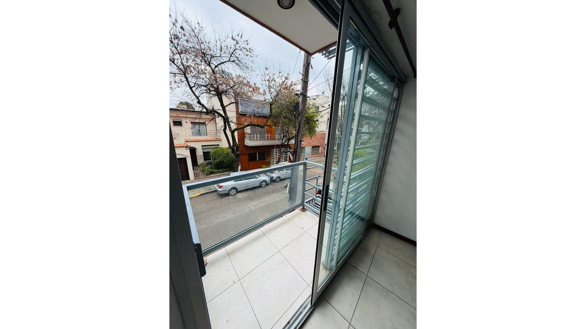 Granaderos 800 1°  – ARS600.000 – Departamento – en Alquiler