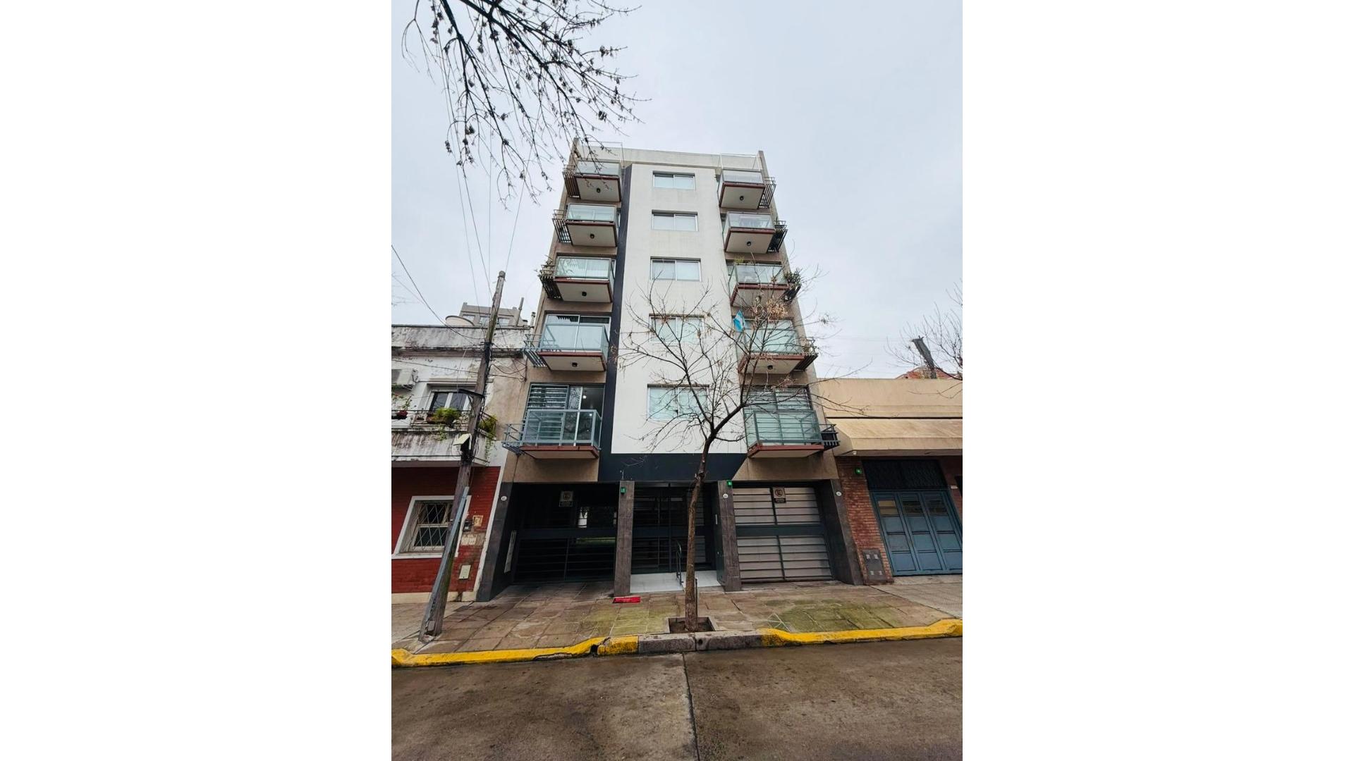 Granaderos 800 1°  – ARS600.000 – Departamento – en Alquiler
