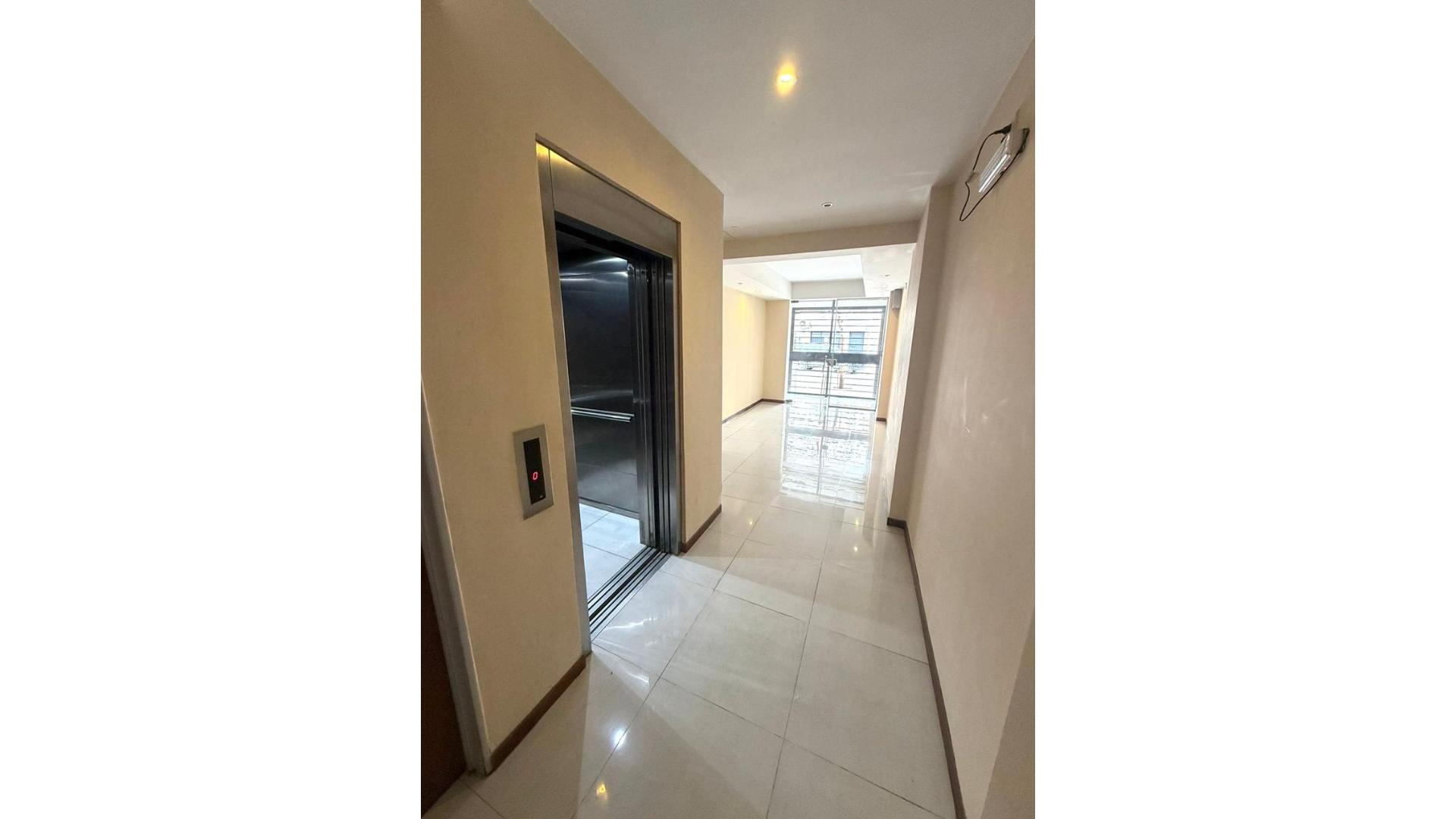 Granaderos 800 1°  – ARS600.000 – Departamento – en Alquiler