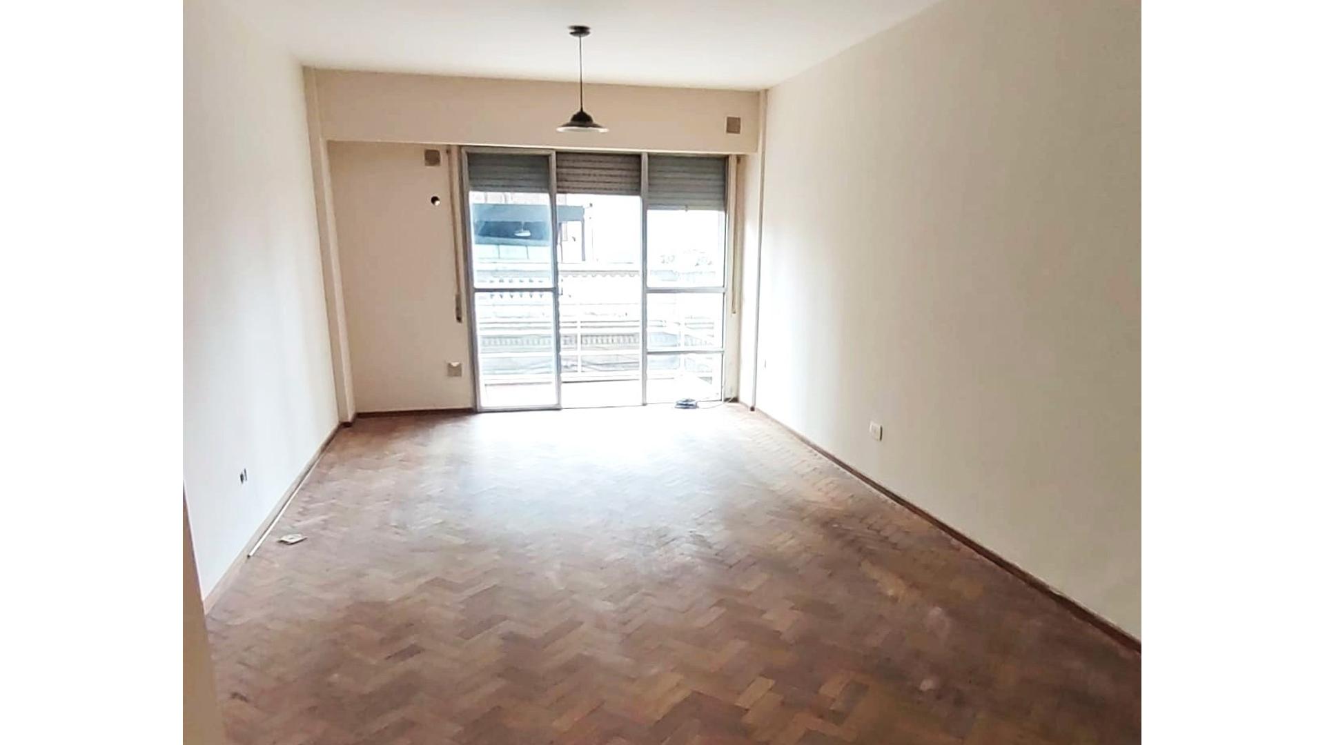 Monoambiente con cocina separada en zona centro