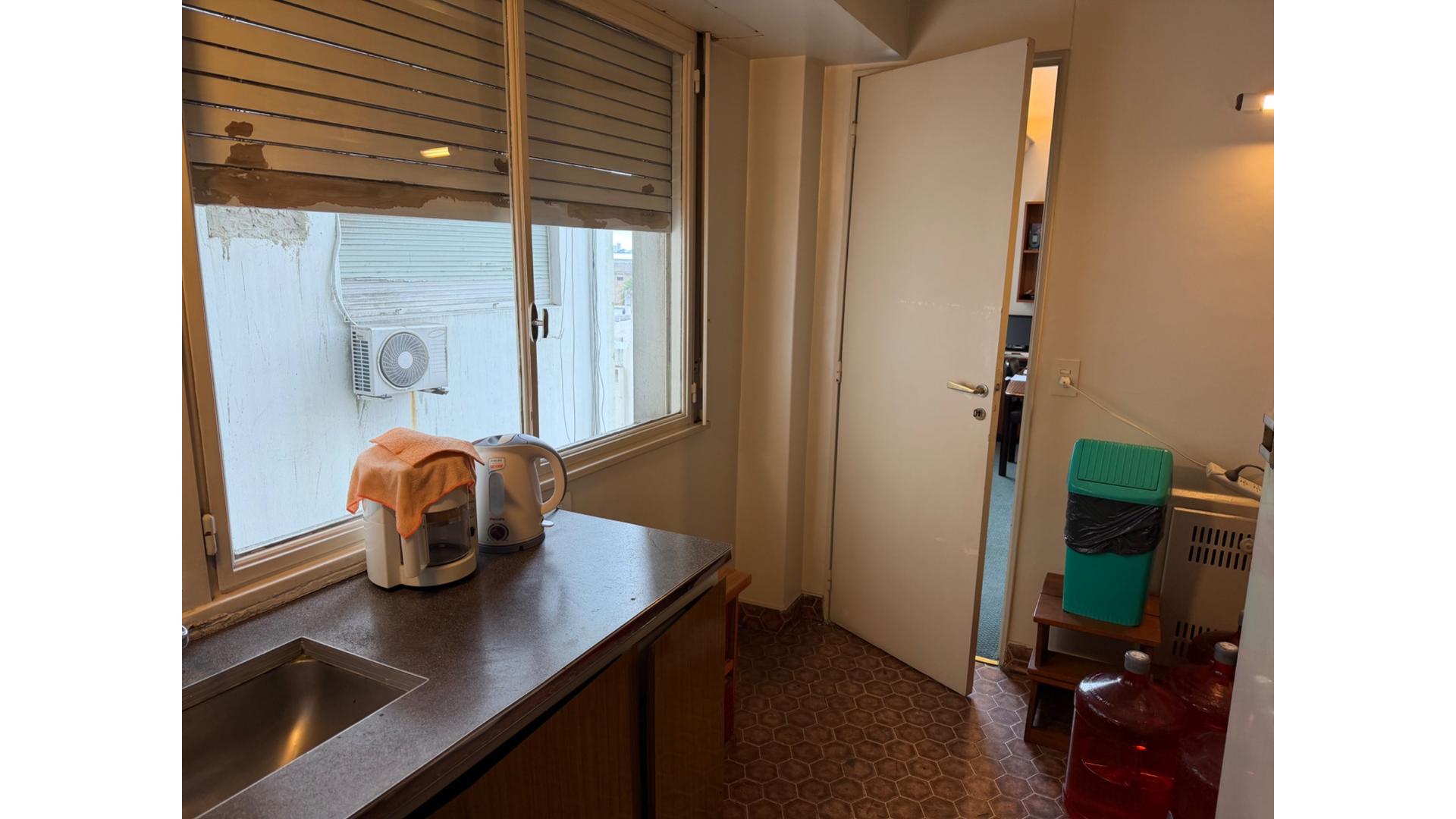 Av. Mitre 300 5°  – USD89.900 – Oficina – en Venta