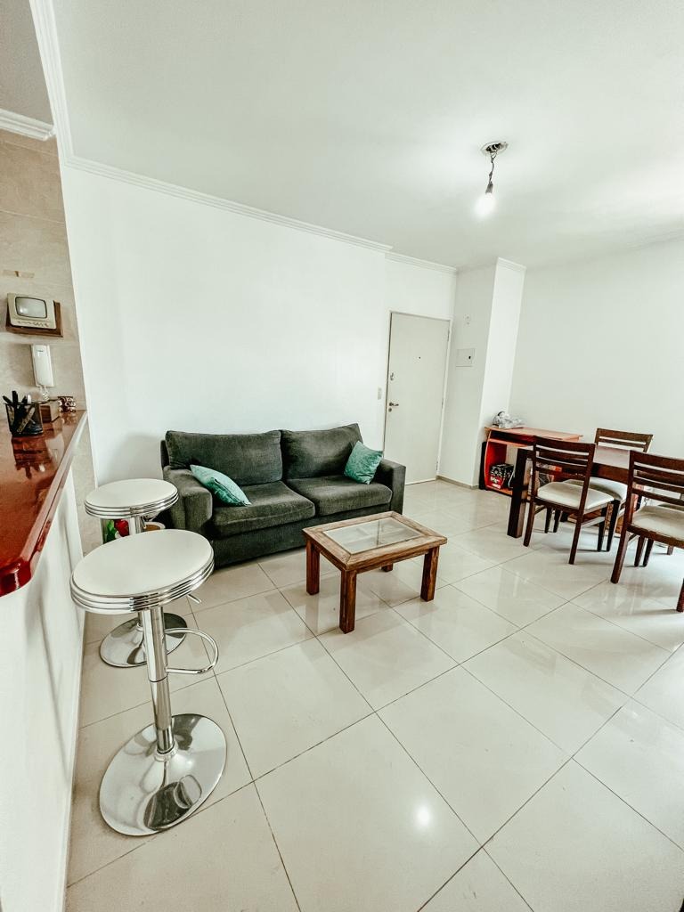 OPORTUNIDAD EXCELENTE DEPARTAMENTO 2 AMBIENTES C/ COCHERA 