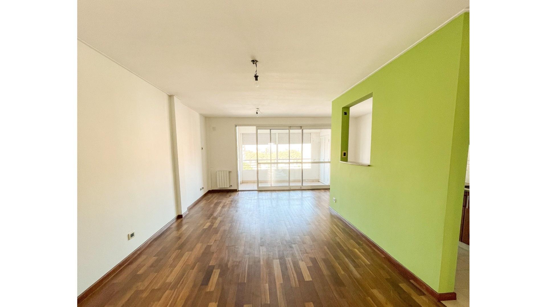 Departamento de 2 Dormitorios y Cochera en excelente estado