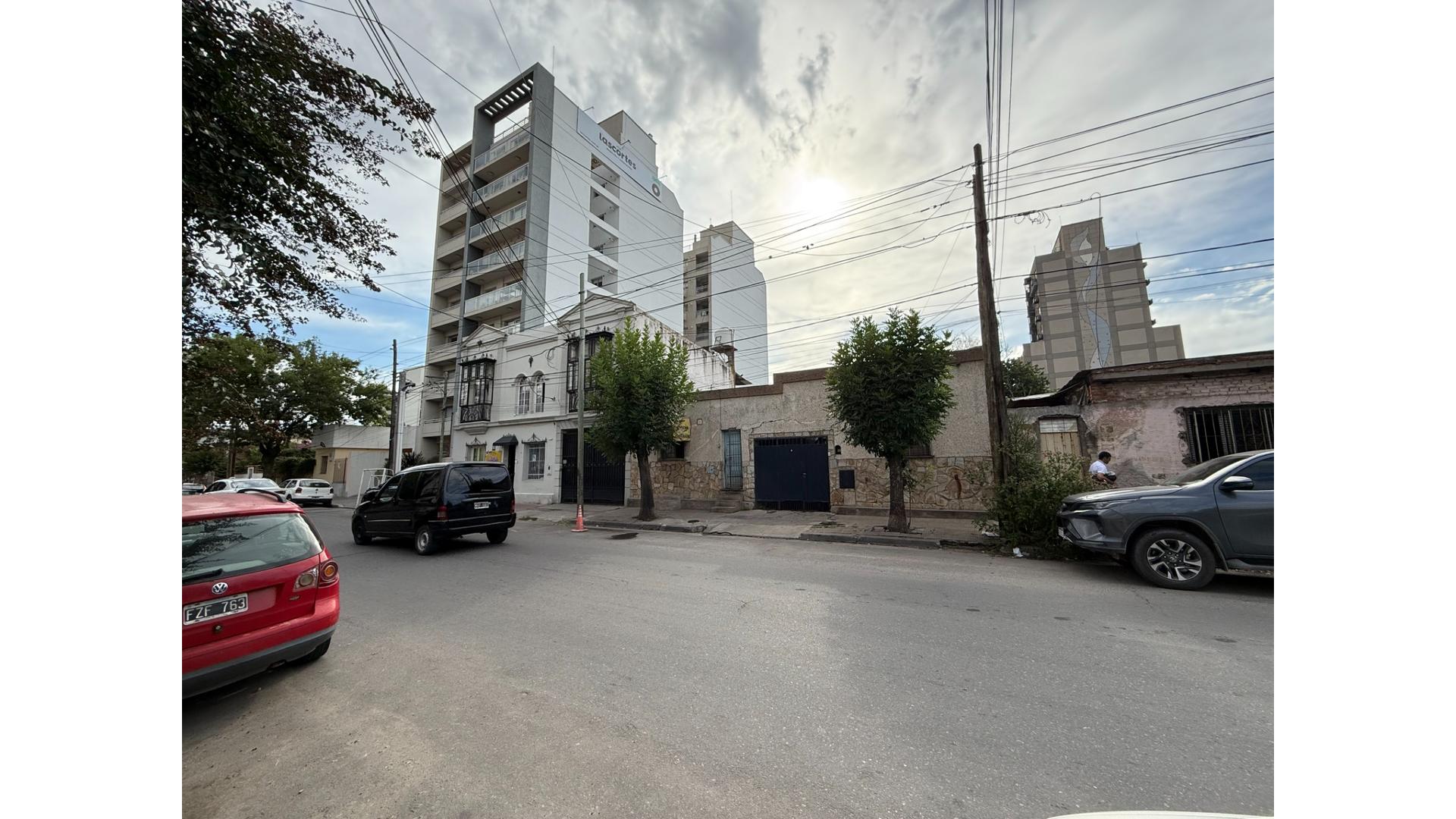 Vicente Lopez 1400 - USD180.000 - Casa - en Venta