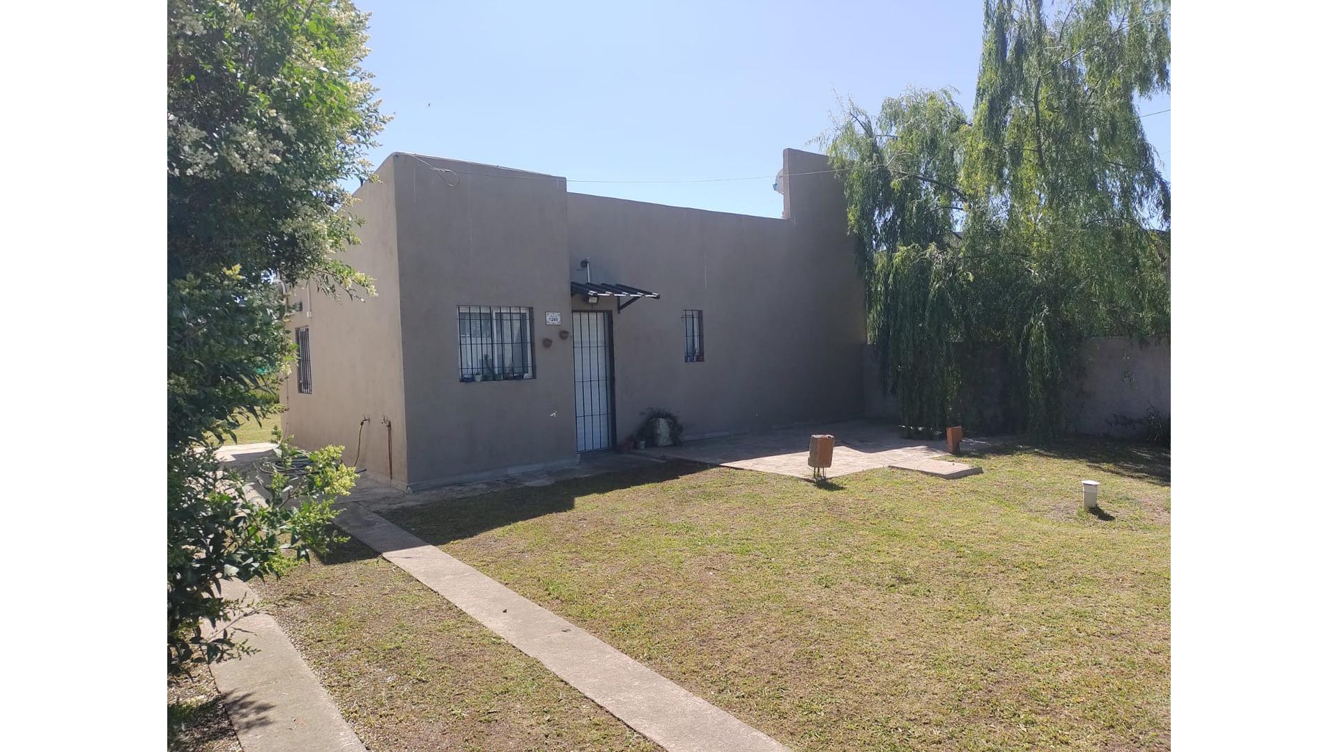507 1200 – ARS800.000 – Casa – en Alquiler