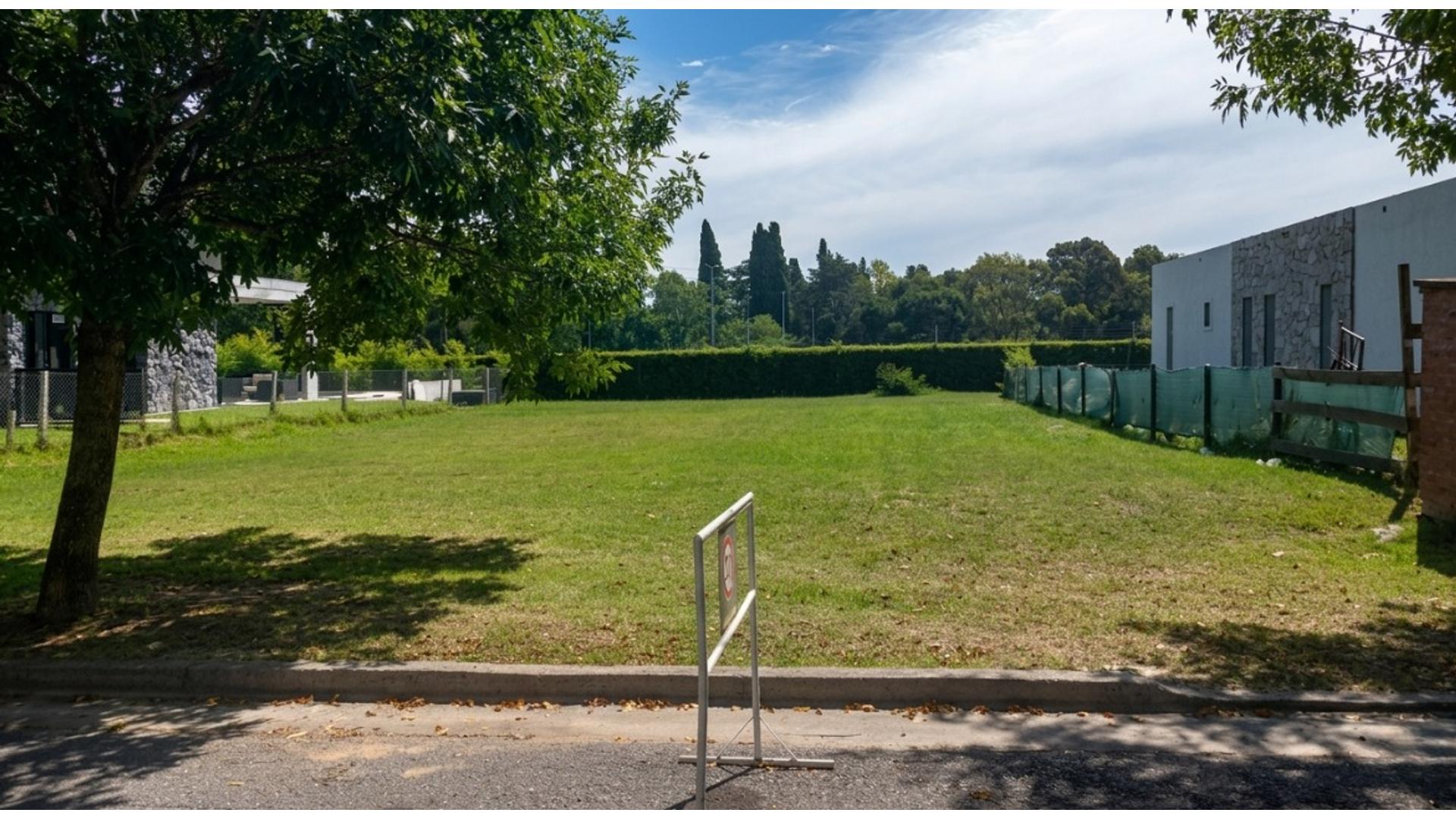 57 – USD120.000 – Terreno – en Venta