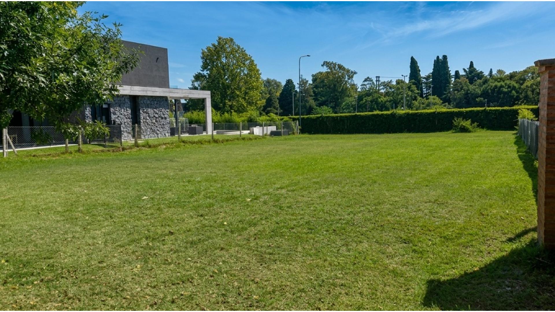 57 – USD120.000 – Terreno – en Venta