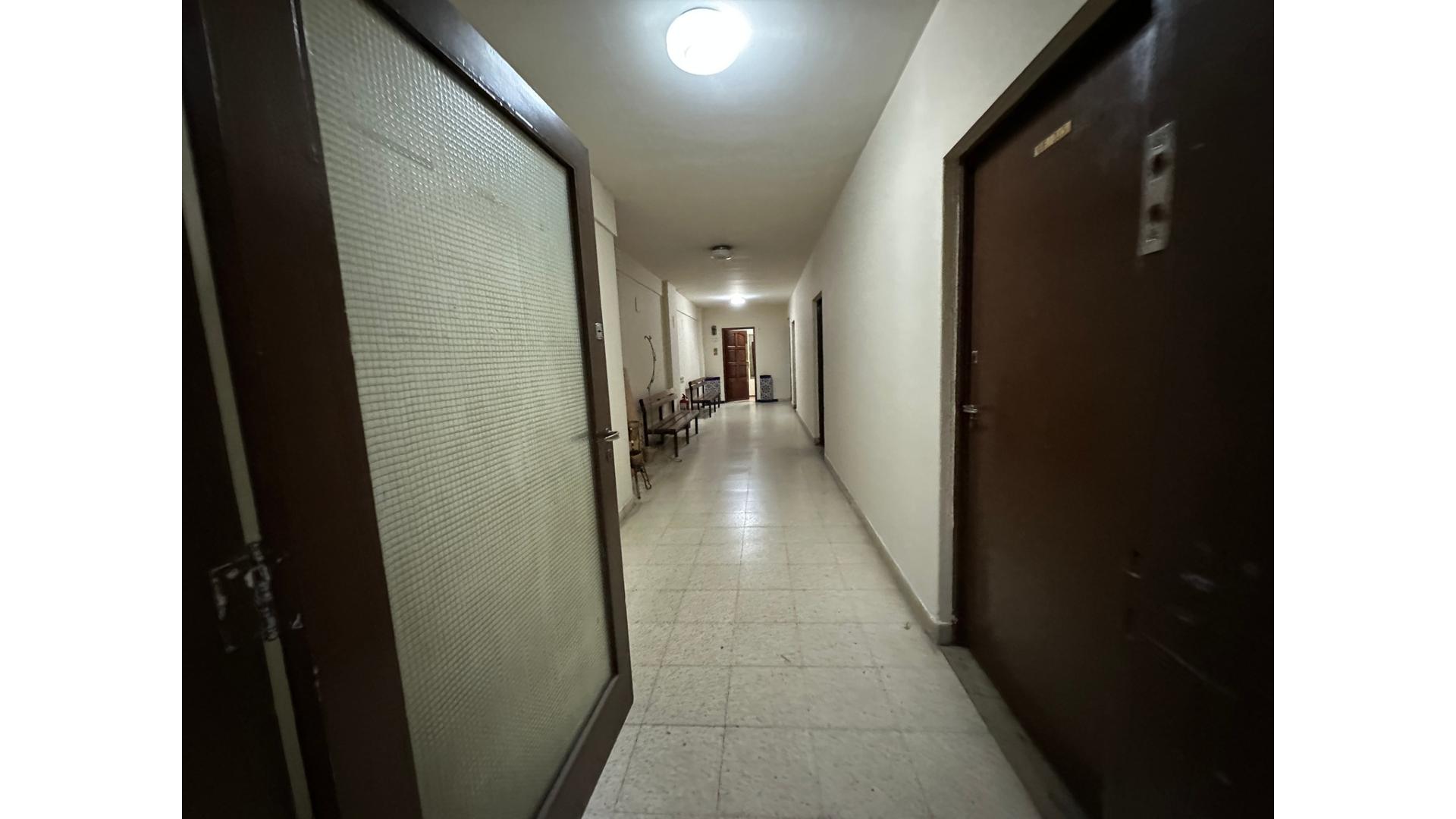 Montevideo 600 3°  – ARS200.000 – Oficina – en Alquiler