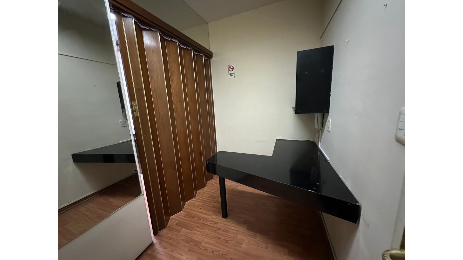 Montevideo 600 3°  – ARS200.000 – Oficina – en Alquiler